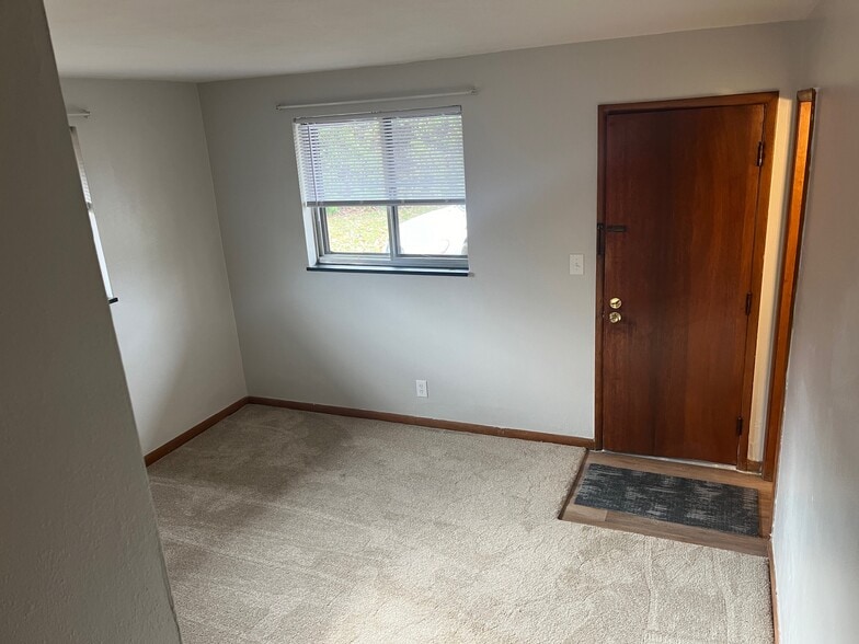 Building Photo - 2251 Candlewood Dr