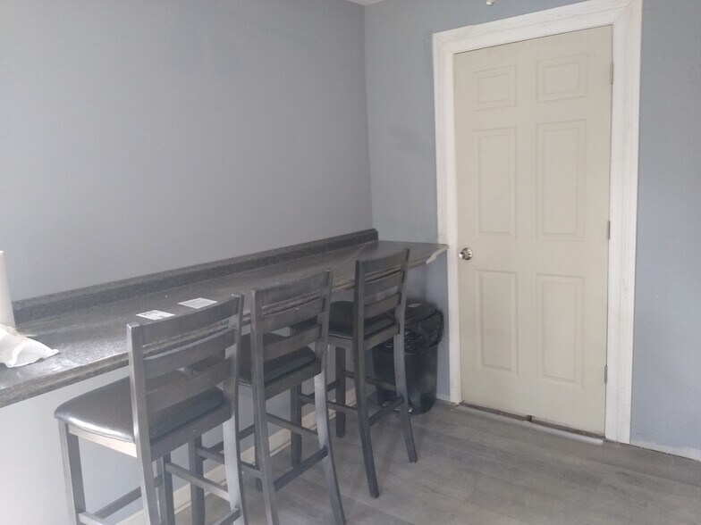 Building Photo - 533 Hinton St