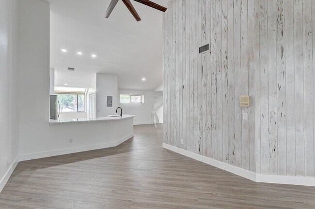 Building Photo - 206 Sea Oats Dr