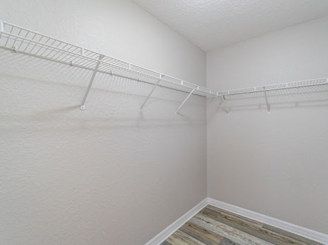 Building Photo - MOVE IN SPECIAL- Spacious 3/2 Duplex in St. Cloud Located Close to Lakefront