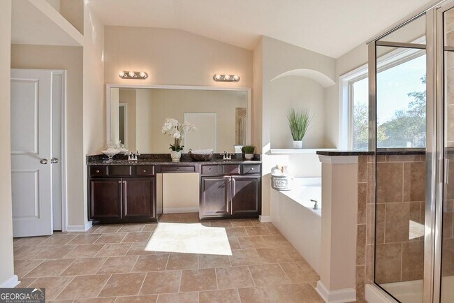 Building Photo - 4665 Woodbine Way