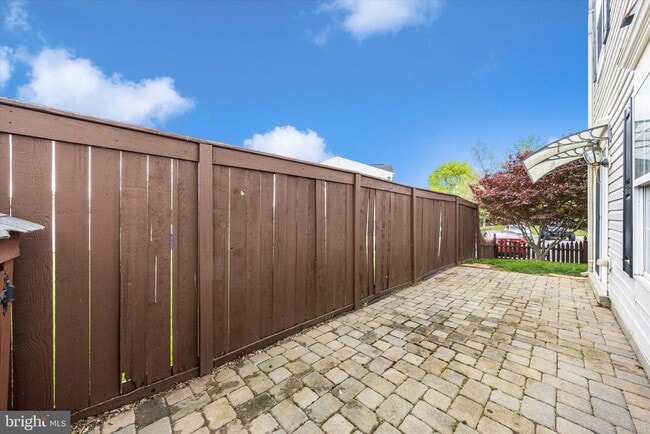 Building Photo - 4960 Clarendon Terrace