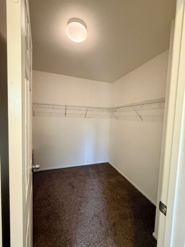 Building Photo - Beautiful Home located in Sunbow