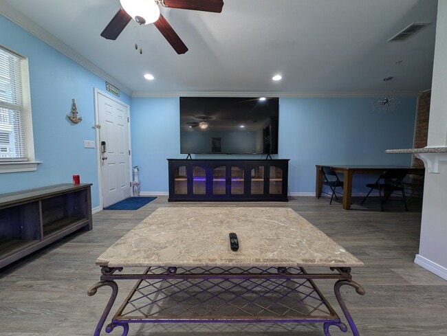 Building Photo - 1282 Beach Blvd