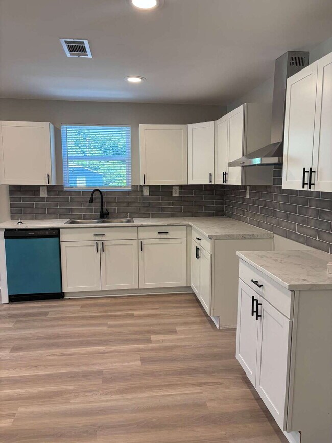 Building Photo - 4439 Sunny View Dr