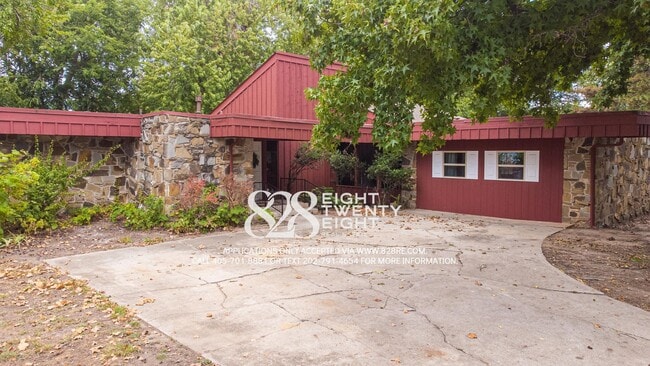 Building Photo - Talk About Unique! Must See 4 Bed/2 Bath S...