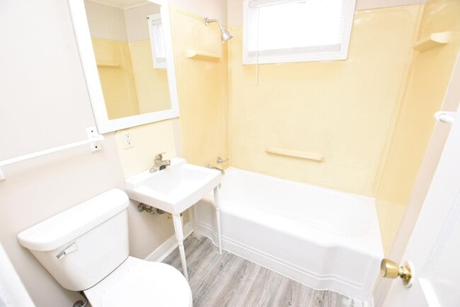 Building Photo - Remodeled, 2 bedroom South Bend IN home