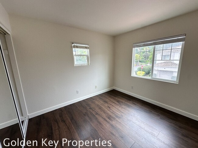 Building Photo - Move-in ready 2BR / 2BA townhome in San Marcos!