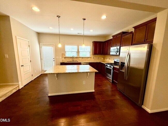 Building Photo - 1008 Midtowne Way