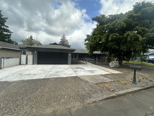 Primary Photo - 633 SE 156th Ave