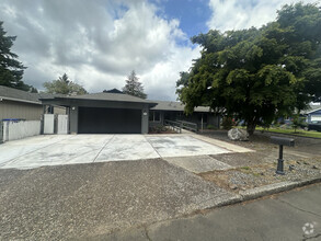 Building Photo - 633 SE 156th Ave