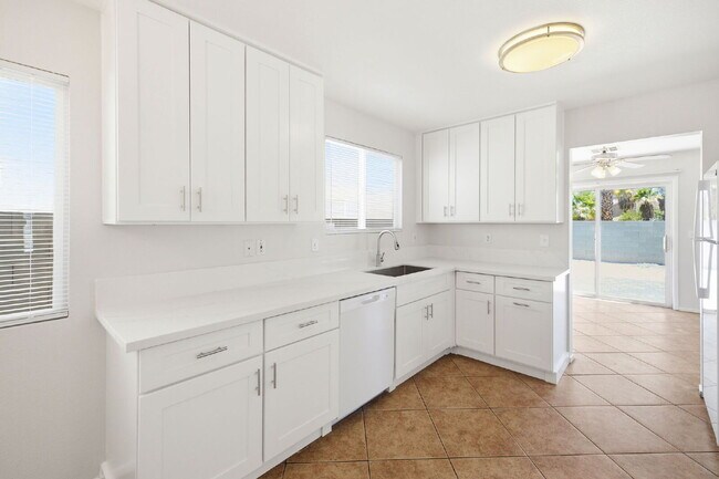 Building Photo - "Modern Comfort Close to Nellis Airforce Base: Spacious 3-Bed Home with 2.5 Baths in Vibrant Las ...