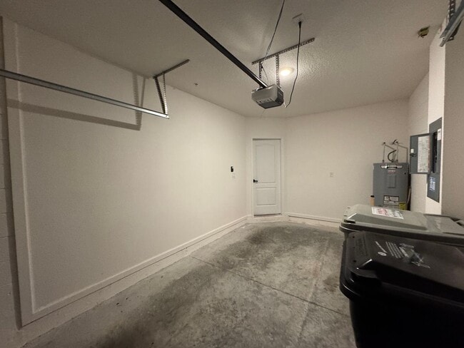 Building Photo - 3 BD/2.5 BA Home, Modern Elegance Meets Ev...