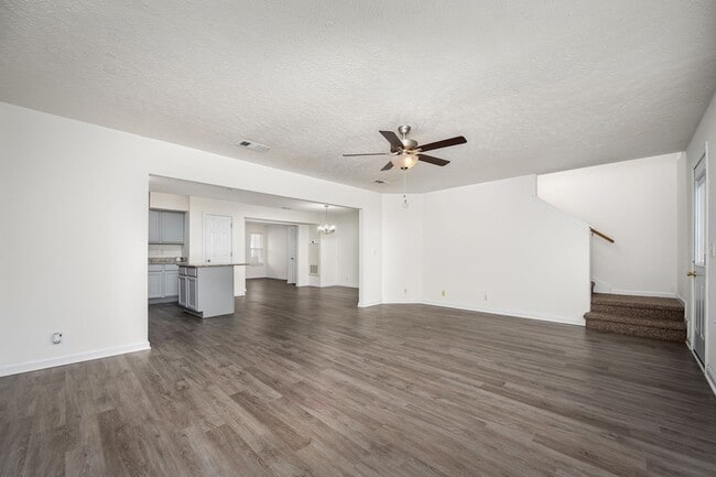 Building Photo - 4910 Laura Jeanne Blvd