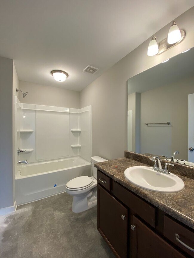 Building Photo - Gorgeous Home for Rent in Talladega, AL! A...