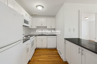 Building Photo - 141 Summer St