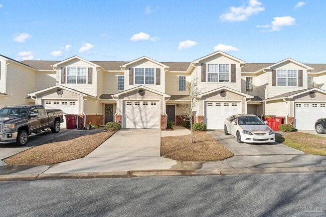 Building Photo - 707 Majestic Dr