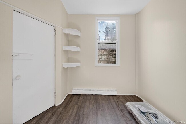 Building Photo - 74 Oak St