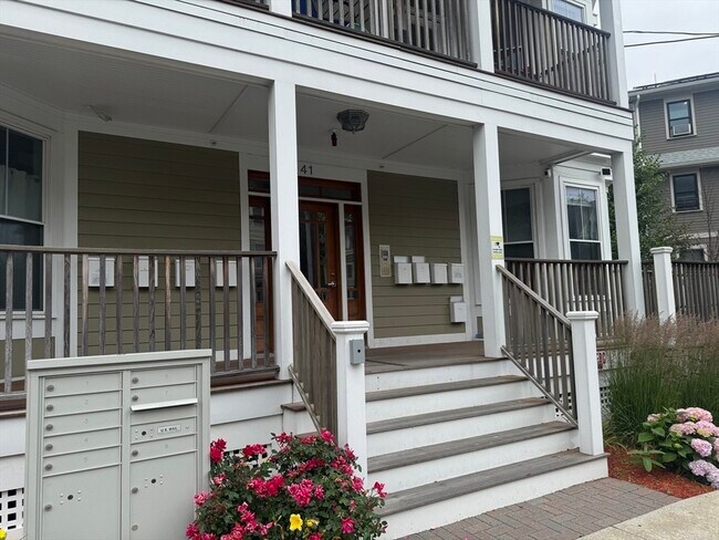 Building Photo - 41 Woodville St