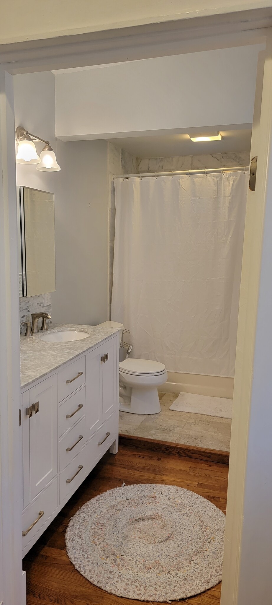 Master Bath - 2121 12th Ave S