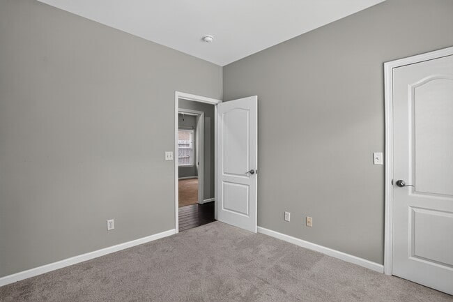 Building Photo - 265 Oxmoor Pl