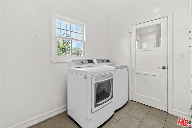 Building Photo - 203 S Detroit St