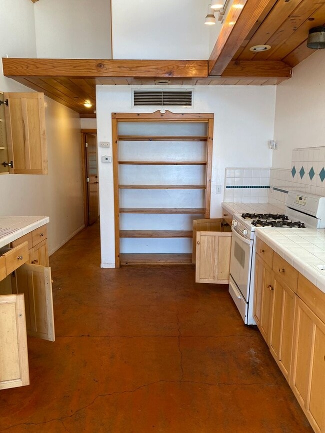 Building Photo - 6581 Del Playa Dr