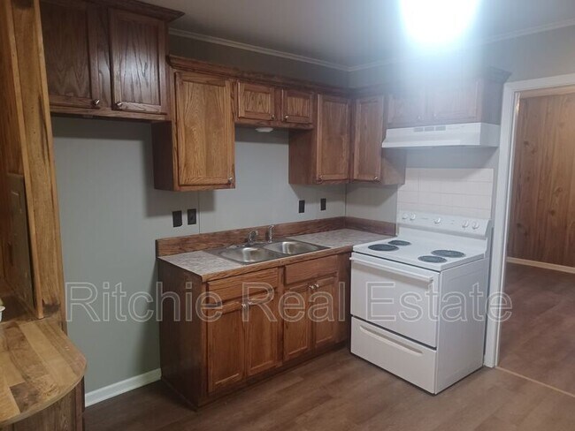 Primary Photo - 1403 Donahue Ferry Rd