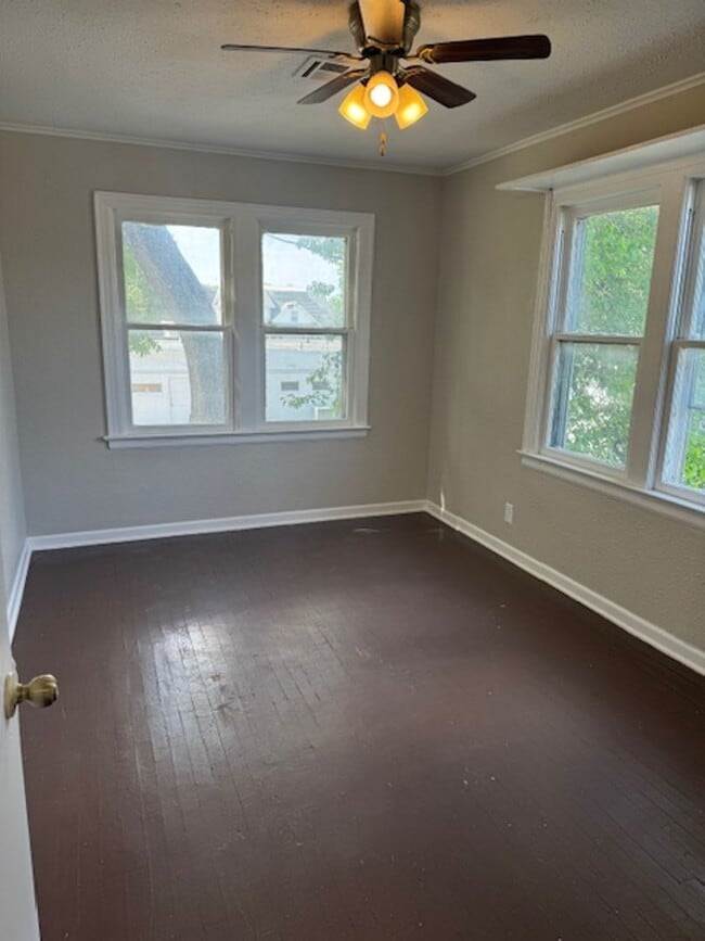 Primary Photo - 1 Bd 1 Ba Garage Apartment