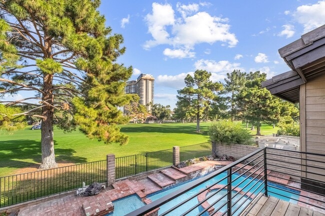 Building Photo - 968 Pinehurst Dr