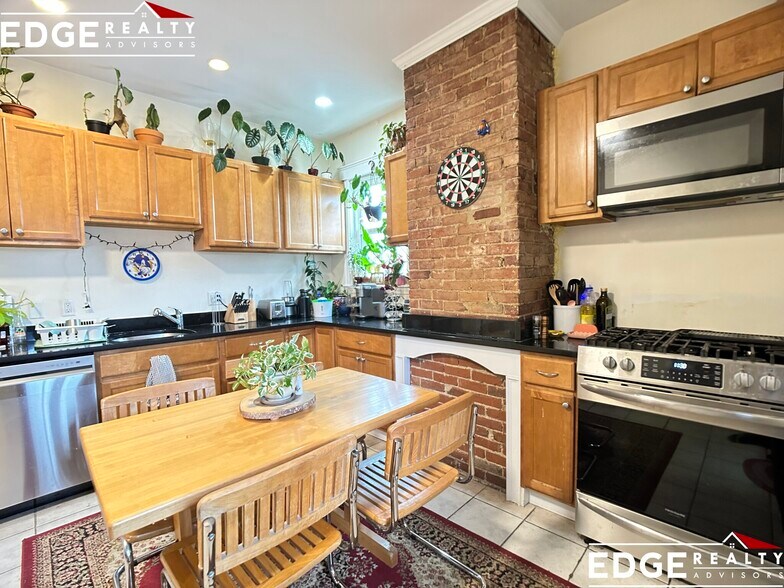 Building Photo - 71 Aldie St