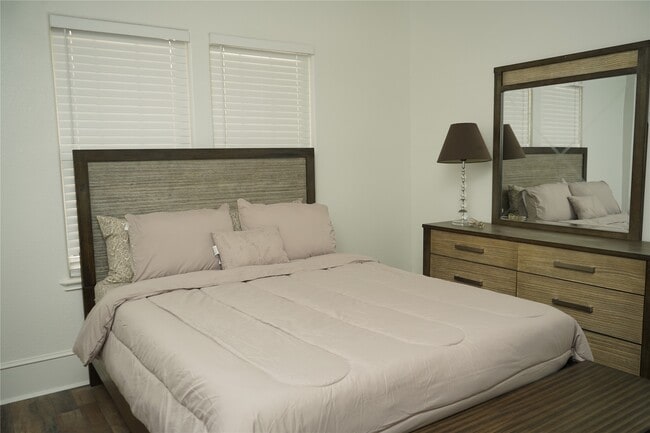 Building Photo - 2516 Isabella St