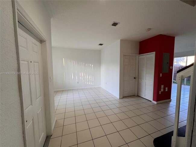 Building Photo - 2525 SE 15th Pl