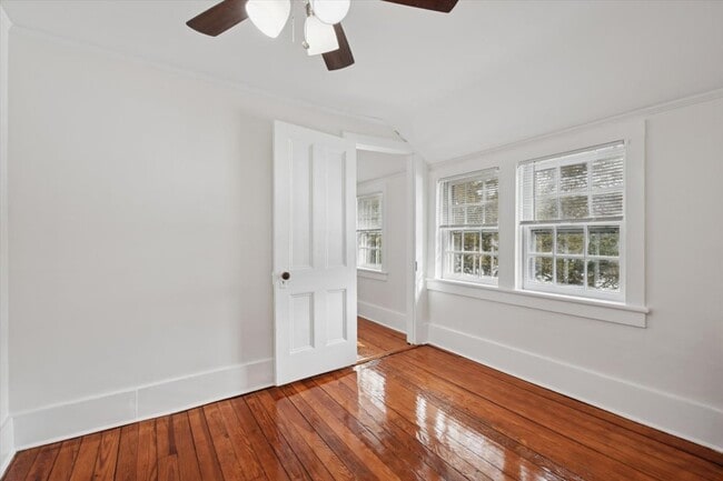 Building Photo - 247 Liberty Corner Rd