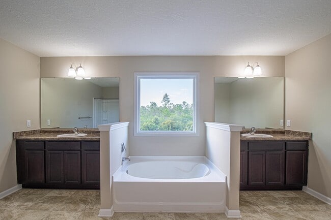Building Photo - 1303 Windrow Dr