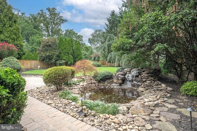 Building Photo - 5905 Lone Oak Dr