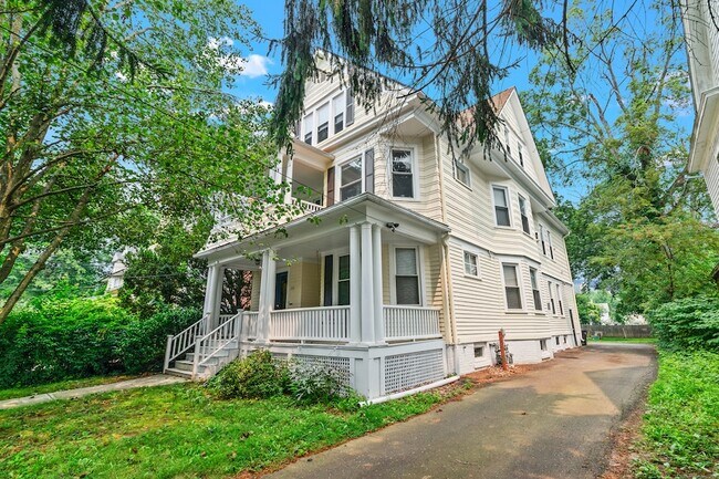 Primary Photo - 253 W Elm St