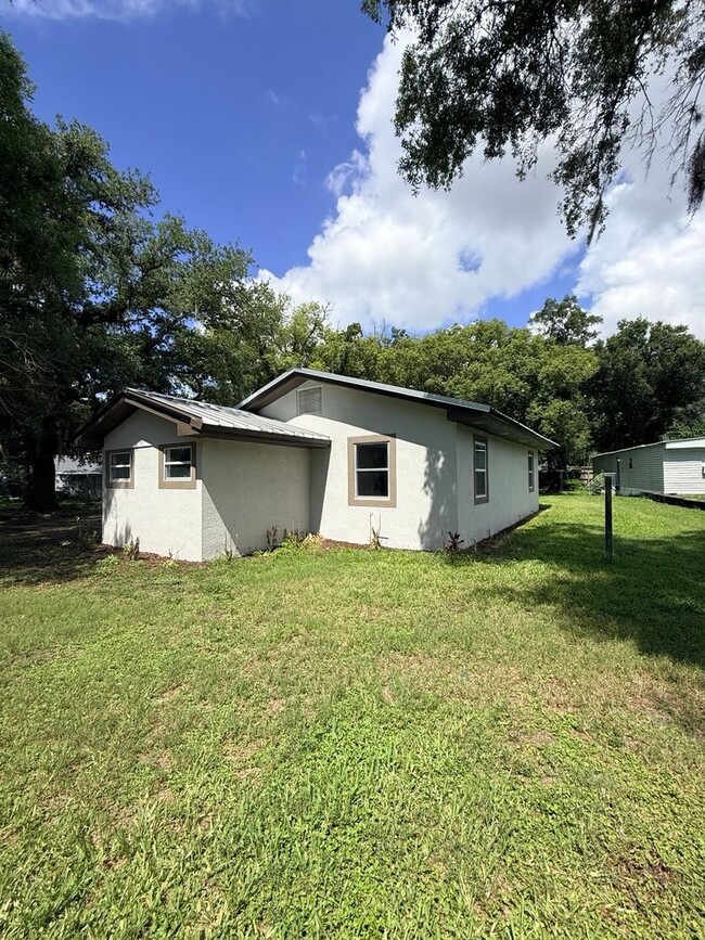 Building Photo - 713 Nashville Rd