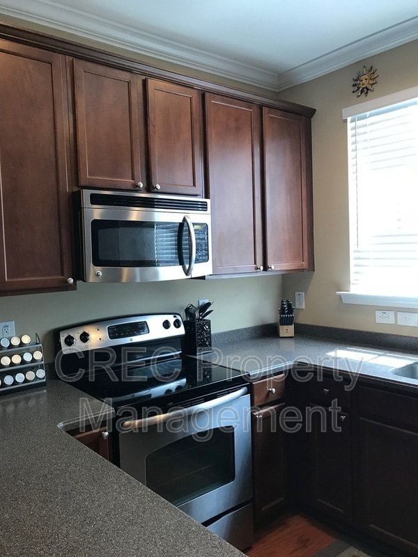 Building Photo - 4055 Hartland St