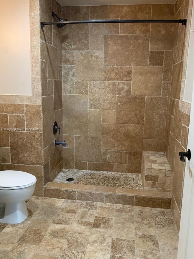 Building Photo - 10 Aragon Ave