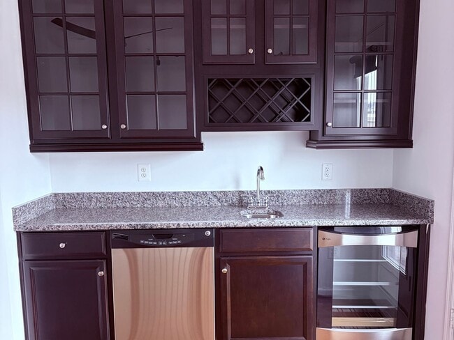 Building Photo - 610 Sprintsail Way