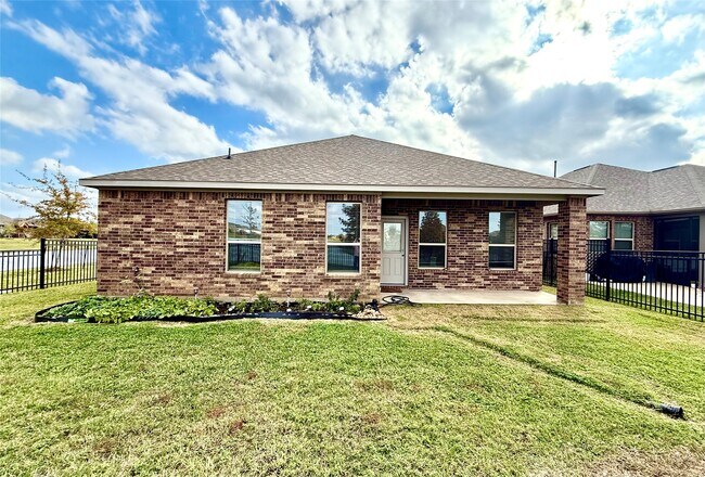 Building Photo - 141 Eliana Shores Dr