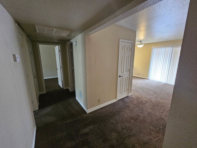 Building Photo - 2 Bedroom Condo located at Bella Vita!!