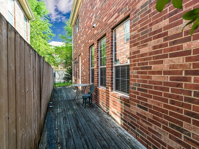 Building Photo - 3006 E Park at Fairdale