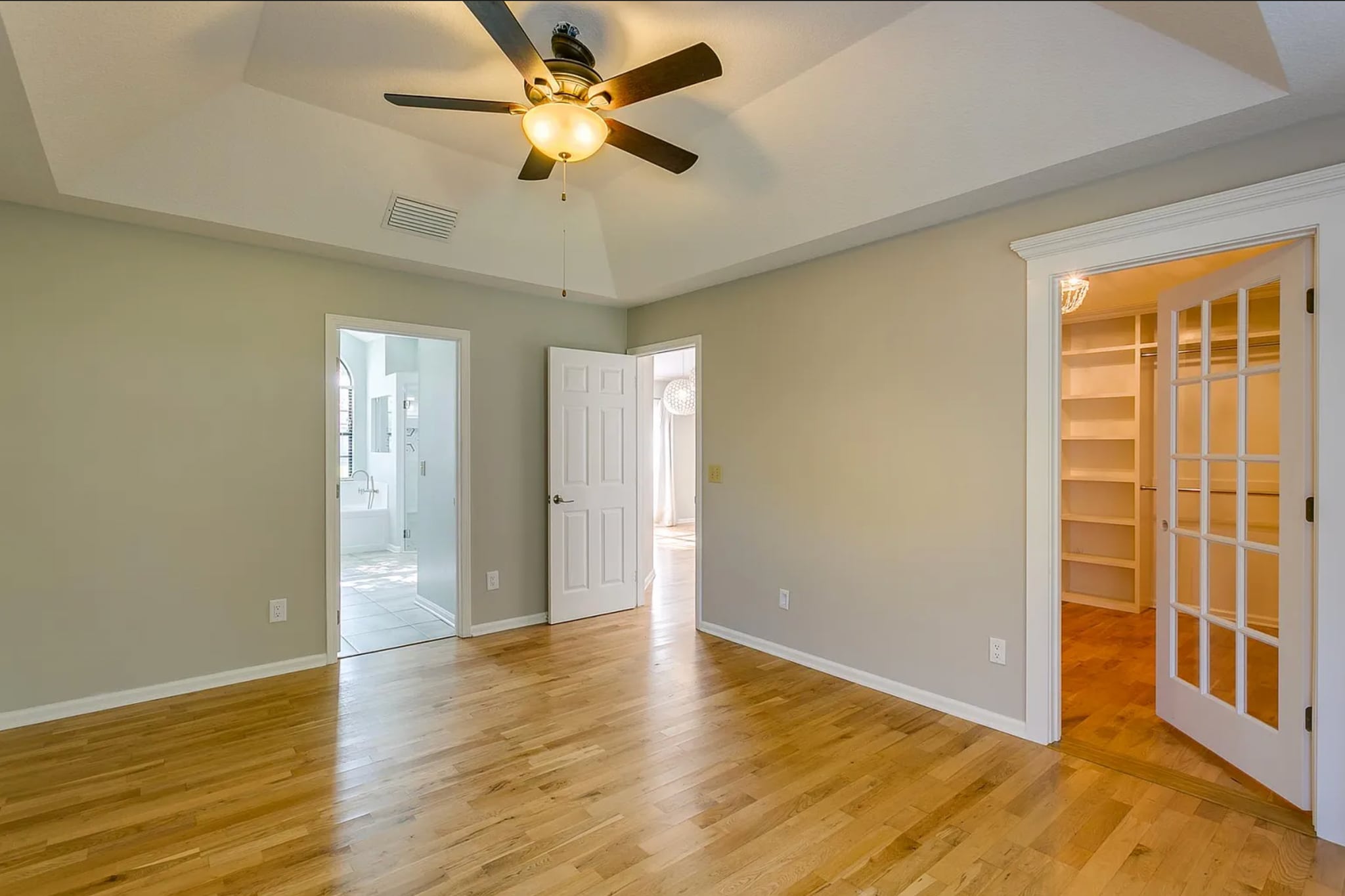 Owner's Suite - 4430 Autumn River Rd E