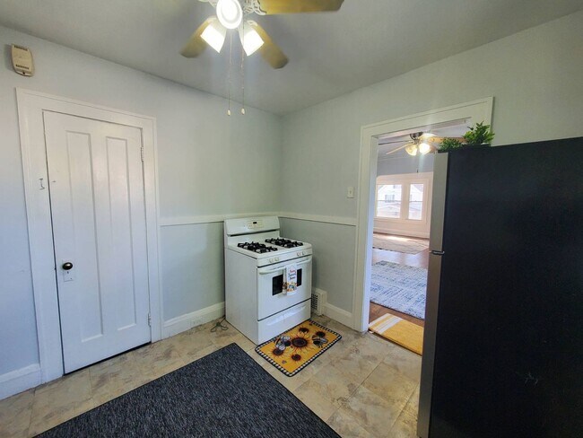 Building Photo - 15711 Grovewood Ave