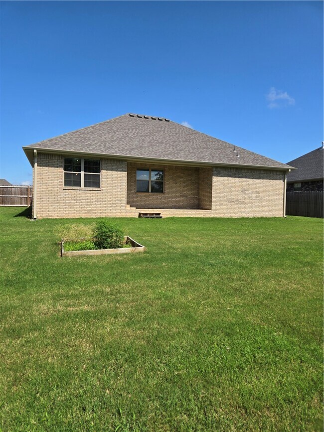 Building Photo - 2400 N Kathryn Ln