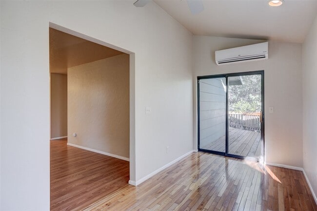 Building Photo - 3 bedroom, 3 bath home close to downtown P...