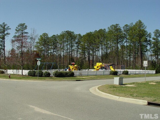 Building Photo - 105 Sandy Creek Ct