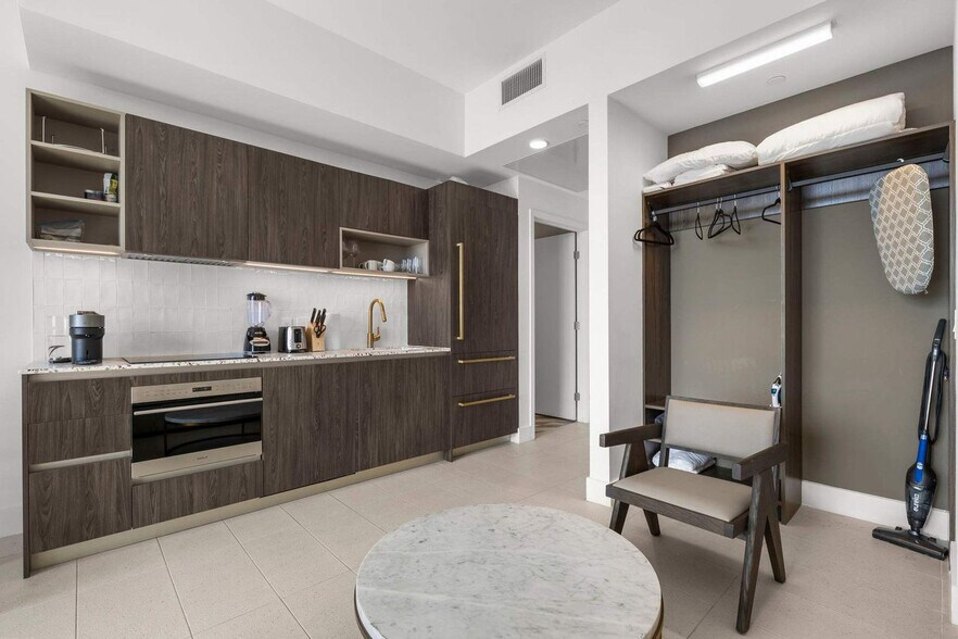 Building Photo - 159 NE 6th St